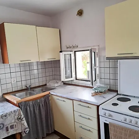 Holiday home To Pefko House